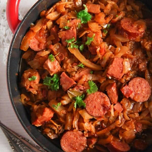 A slow-simmered Polish classic featuring kielbasa, tender pork belly and pork loin, braised sauerkraut, cabbage, porcini mushrooms, carrots, prunes and juniper berries in a rich, flavourful tomato broth. Served with creamy mashed potatoes.